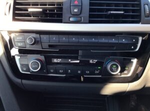 BMW 3 SERIES 320i 2015